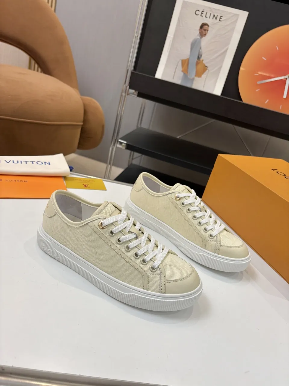 p580🐮🐮LV couple skate shoes｜Classic jacquard, the ultimate code for a sweet outing! 👫** This pair of shoes is Louis Vuitton's love letter to fashionistas💌 - **classic presbyopic skate shoes**, the perfect choice for couples to go out on the street!    🔸 **Luxury details are a must-have**: Jacquard fabric   🔸 **So comfortable that you don’t want to take it off**: The sheepskin lining is skin-friendly and breathable, warm in autumn and winter without stuffing your feet, refreshing in spring and summer without being sticky, and you can wear it with a high-end feel in all seasons!   🔸 **Steady sense of security**: Non-slip rubber outsole, perfect grip, accompanying you through romantic streets.    **💑 Couple outfit inspiration**: ▪️ For boys, pair with leggings + baseball cap for a trendy street look!   ▪️ Girls can wear short skirts or shark pants, and the sweet and cool style is easy to choose~ **#Louis Vuitton #couple shoes #presbyopia classic** **👉 Click to collect and become the most fashionable CP in the circle of friends with him! ** Fabric: Imported cowhide/classic jacquard fabric Lining: Sheepskin lining Sole: Original rubber sole Size: Women’s size 35-42 (40/41/42 customized) Men’s size 39-45 (39.45 customized)